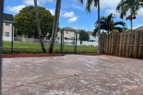 Townhouse in Homestead, Florida 4 bedrooms, 170.66 sq.m. № 1976265 - photo 30