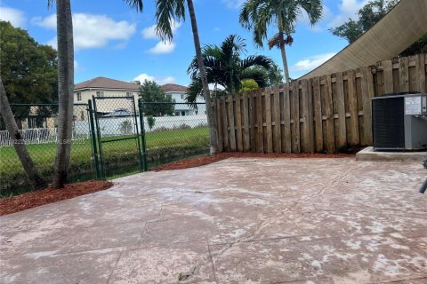 Townhouse in Homestead, Florida 4 bedrooms, 170.66 sq.m. № 1976265 - photo 27