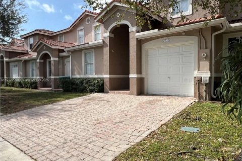 Townhouse in Homestead, Florida 4 bedrooms, 170.66 sq.m. № 1976265