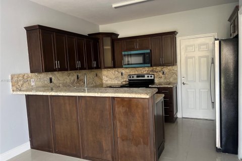 Townhouse in Homestead, Florida 4 bedrooms, 170.66 sq.m. № 1976265 - photo 8