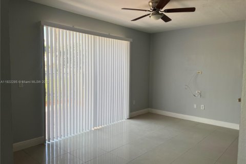 Townhouse in Homestead, Florida 4 bedrooms, 170.66 sq.m. № 1976265 - photo 6