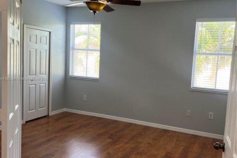 Townhouse in Homestead, Florida 4 bedrooms, 170.66 sq.m. № 1976265 - photo 18