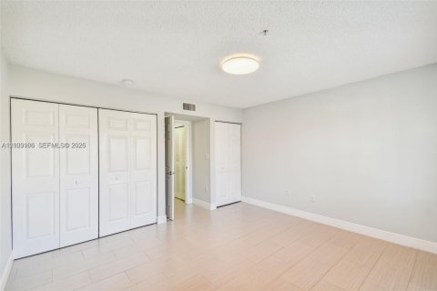 Touwnhouse à vendre à Aventura, Floride: 1 chambre, 79.8 m2 № 2407842 - photo 21