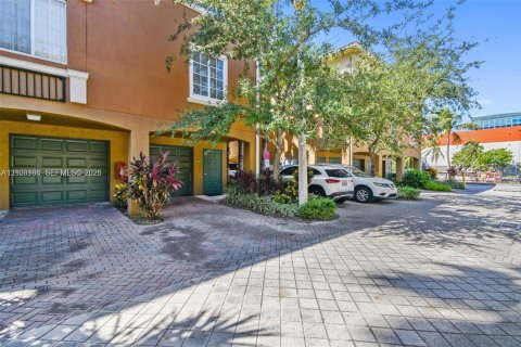 Touwnhouse à vendre à Aventura, Floride: 1 chambre, 79.8 m2 № 2407842 - photo 4