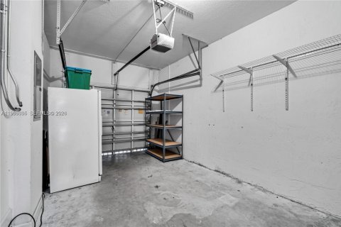 Townhouse in Miami, Florida 3 bedrooms, 168.34 sq.m. № 2031800 - photo 23