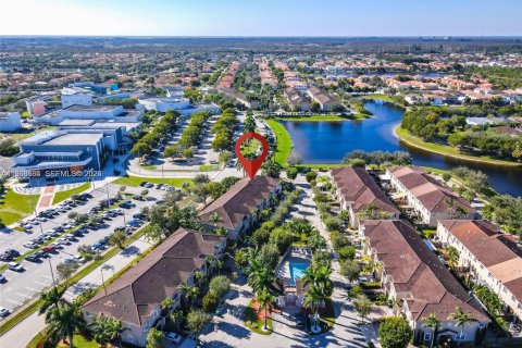 Townhouse in Miami, Florida 3 bedrooms, 168.34 sq.m. № 2031800 - photo 3