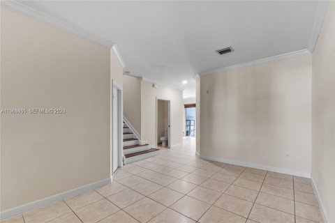 Townhouse in Miami, Florida 3 bedrooms, 168.34 sq.m. № 2031800 - photo 8