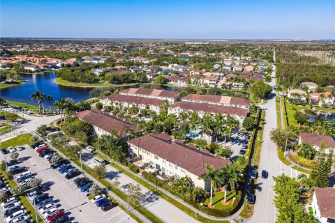 Townhouse in Miami, Florida 3 bedrooms, 168.34 sq.m. № 2031800