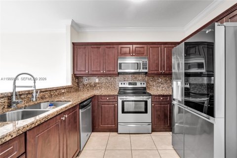 Townhouse in Miami, Florida 3 bedrooms, 168.34 sq.m. № 2031800 - photo 10