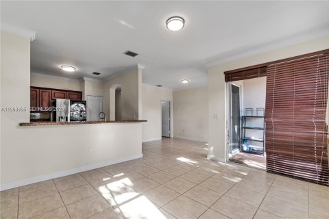 Townhouse in Miami, Florida 3 bedrooms, 168.34 sq.m. № 2031800 - photo 11