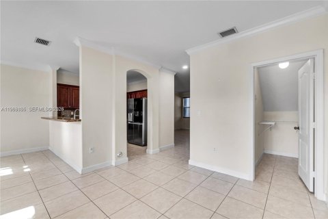 Townhouse in Miami, Florida 3 bedrooms, 168.34 sq.m. № 2031800 - photo 12
