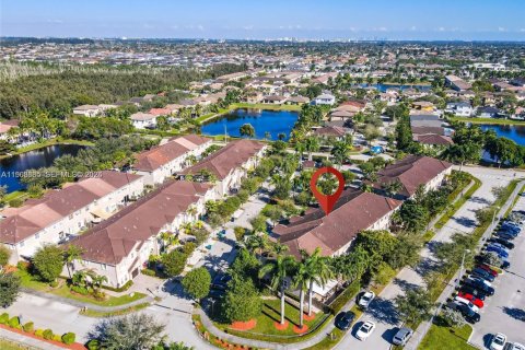 Townhouse in Miami, Florida 3 bedrooms, 168.34 sq.m. № 2031800 - photo 2