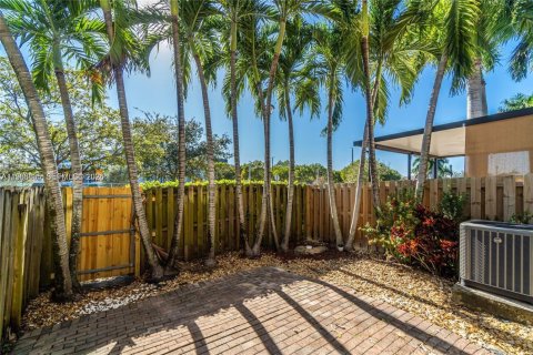 Townhouse in Miami, Florida 3 bedrooms, 168.34 sq.m. № 2031800 - photo 25