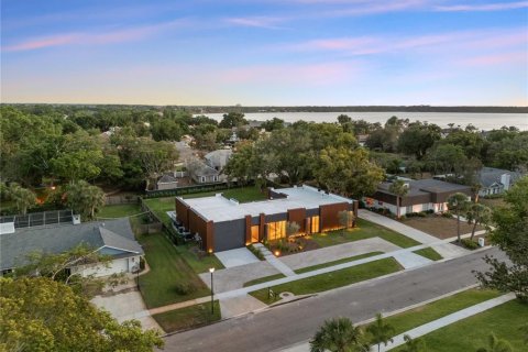 Casa en alquiler en Orlando, Florida, 4 dormitorios, 370.4 m2 № 1898703 - foto 1