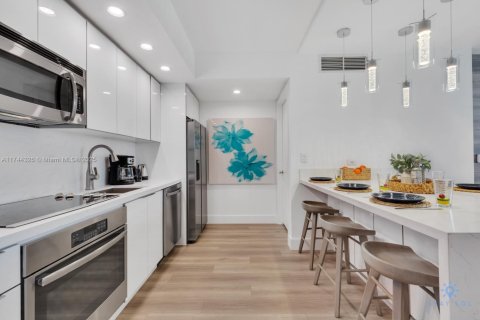 Купить кондоминиум в Халландейл-Бич, Флорида 2 спальни, 95.5м2, № 1985124 - фото 13
