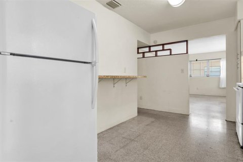 House in Saint Petersburg, Florida 3 bedrooms, 137.87 sq.m. № 1869349 - photo 8