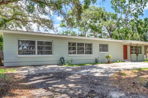 House in Saint Petersburg, Florida 3 bedrooms, 137.87 sq.m. № 1869349 - photo 2