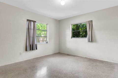 House in Saint Petersburg, Florida 3 bedrooms, 137.87 sq.m. № 1869349 - photo 15
