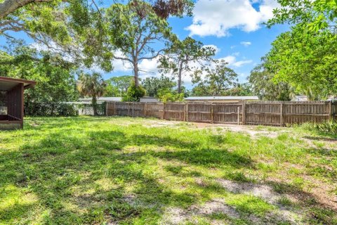 House in Saint Petersburg, Florida 3 bedrooms, 137.87 sq.m. № 1869349 - photo 26