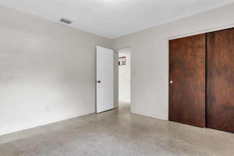 House in Saint Petersburg, Florida 3 bedrooms, 137.87 sq.m. № 1869349 - photo 16