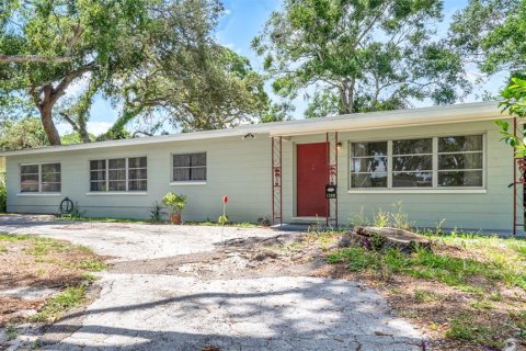House in Saint Petersburg, Florida 3 bedrooms, 137.87 sq.m. № 1869349 - photo 3
