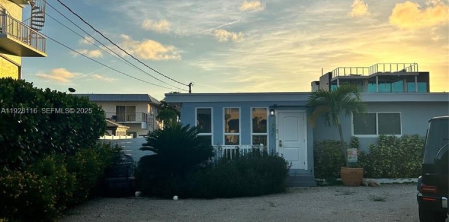 House in Key Largo, Florida 2 bedrooms, 99.22 sq.m. № 1988280