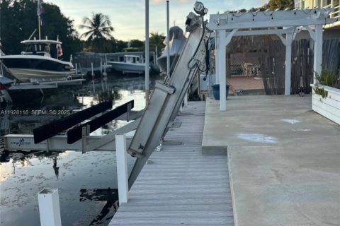 House in Key Largo, Florida 2 bedrooms, 99.22 sq.m. № 1988280 - photo 12