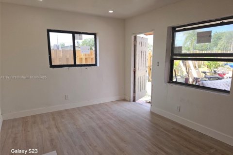 House in Pompano Beach, Florida 1 bedroom № 1928700 - photo 4
