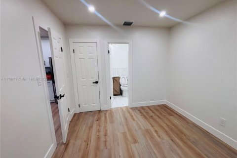 House in Pompano Beach, Florida 1 bedroom № 1928700 - photo 5