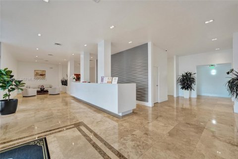 Copropriété à louer à Hollywood, Floride: 2 chambres, 111.48 m2 № 2153215 - photo 7