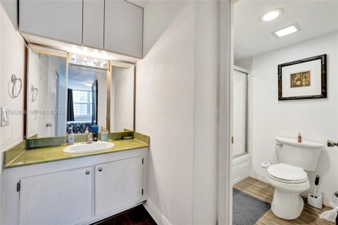 Copropriété à louer à Hollywood, Floride: 2 chambres, 111.48 m2 № 2153215 - photo 14