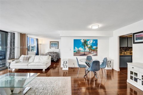 Copropriété à louer à Hollywood, Floride: 2 chambres, 111.48 m2 № 2153215 - photo 25