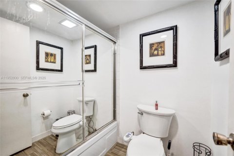 Copropriété à louer à Hollywood, Floride: 2 chambres, 111.48 m2 № 2153215 - photo 16