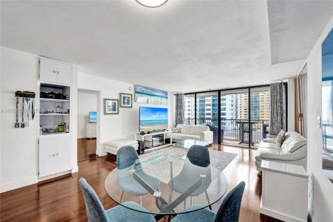 Copropriété à louer à Hollywood, Floride: 2 chambres, 111.48 m2 № 2153215 - photo 24