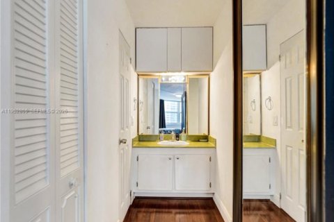 Copropriété à louer à Hollywood, Floride: 2 chambres, 111.48 m2 № 2153215 - photo 13