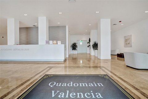 Copropriété à louer à Hollywood, Floride: 2 chambres, 111.48 m2 № 2153215 - photo 5