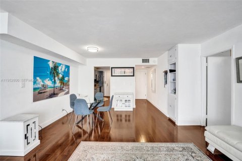 Copropriété à louer à Hollywood, Floride: 2 chambres, 111.48 m2 № 2153215 - photo 22
