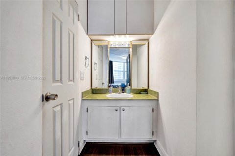 Copropriété à louer à Hollywood, Floride: 2 chambres, 111.48 m2 № 2153215 - photo 15