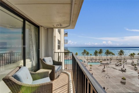 Condo à Hollywood, Floride, 2 chambres  № 2153215