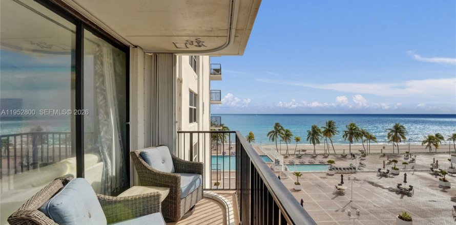 Condo à Hollywood, Floride, 2 chambres  № 2153215