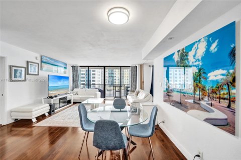 Copropriété à louer à Hollywood, Floride: 2 chambres, 111.48 m2 № 2153215 - photo 23