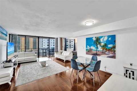Copropriété à louer à Hollywood, Floride: 2 chambres, 111.48 m2 № 2153215 - photo 20