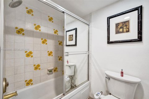 Copropriété à louer à Hollywood, Floride: 2 chambres, 111.48 m2 № 2153215 - photo 17