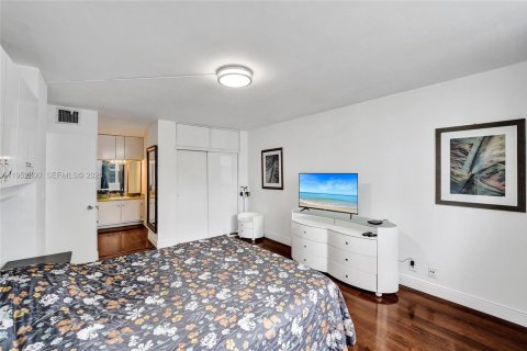 Copropriété à louer à Hollywood, Floride: 2 chambres, 111.48 m2 № 2153215 - photo 12
