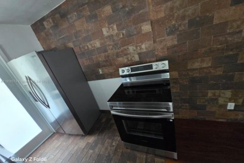 Copropriété à louer à Hollywood, Floride: 2 chambres, 80.82 m2 № 1964335 - photo 4