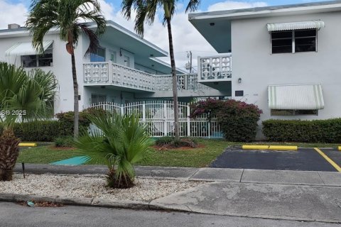 Copropriété à louer à Hollywood, Floride: 2 chambres, 80.82 m2 № 1964335 - photo 16