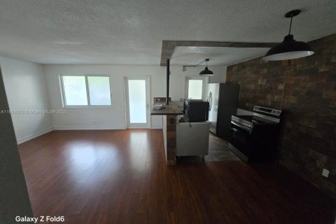 Copropriété à louer à Hollywood, Floride: 2 chambres, 80.82 m2 № 1964335 - photo 3