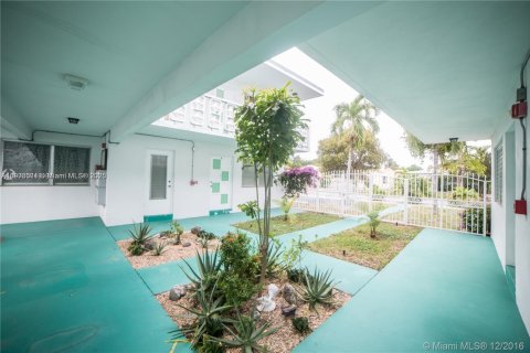 Copropriété à louer à Hollywood, Floride: 2 chambres, 80.82 m2 № 1964335 - photo 17