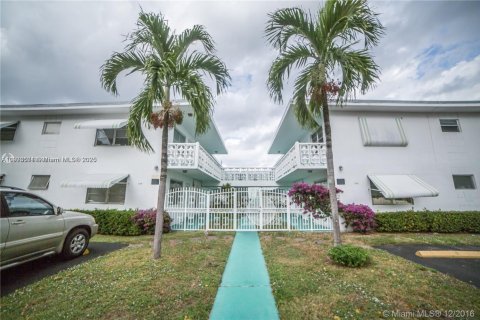 Copropriété à louer à Hollywood, Floride: 2 chambres, 80.82 m2 № 1964335 - photo 18
