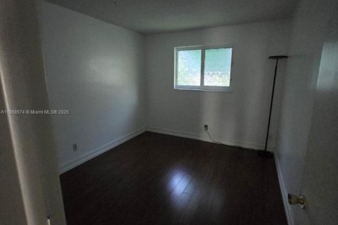 Copropriété à louer à Hollywood, Floride: 2 chambres, 80.82 m2 № 1964335 - photo 9